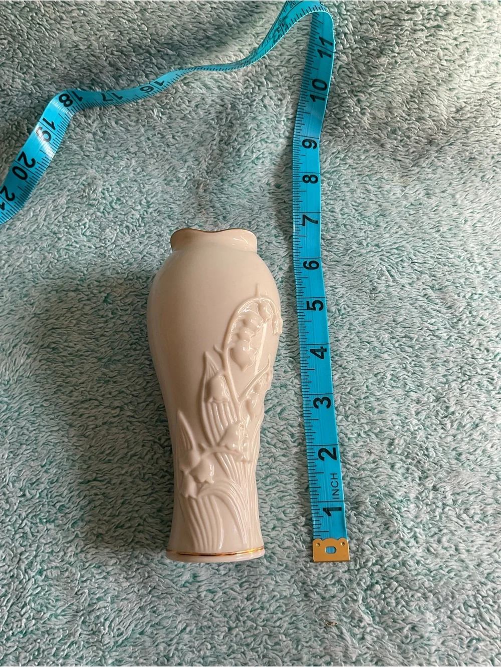 LENOX Lily Of The Valley Bud Vase Embossed With Gold Trim Ivory 5.25